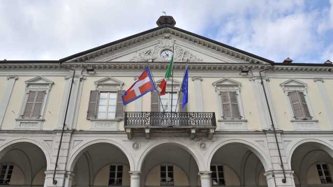 trecate municipio facciata davanti