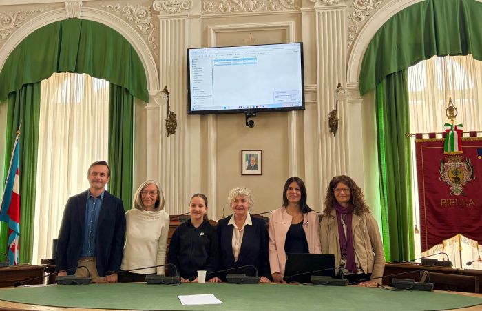 Presentata la nuova cartellonistica inclusiva al parco giochi