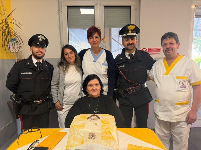 I carabinieri di Crevacuore in visita alla casa di riposo