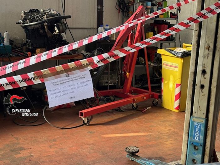 carabinieri officina abusiva