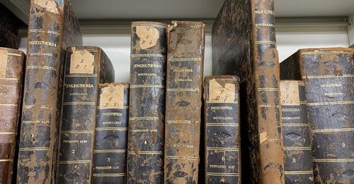 I carabinieri donano volumi storici alla biblioteca di Biella