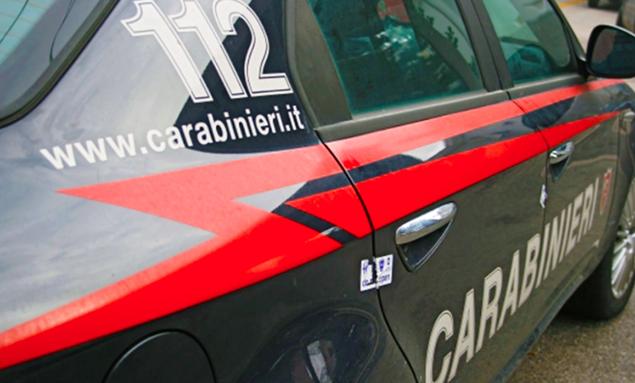 carabinieri scritte auto fianco