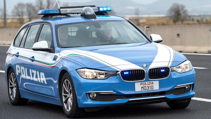 polizia auto station autosuperstrada