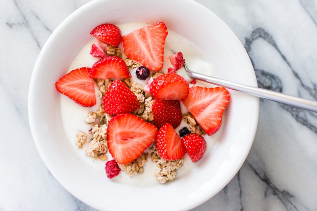 colazione cereali frutta