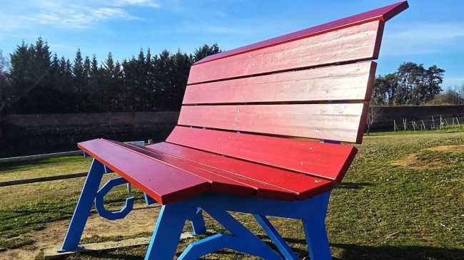 Barengo, il 26 aprile festa per i 5 anni della panchina gigante