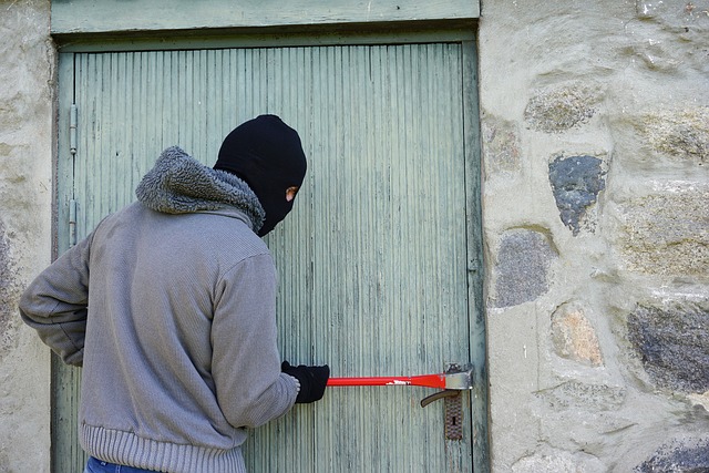 Galliate, prevenzione truffe e furti: il 9 luglio incontro al Salone Neogotico