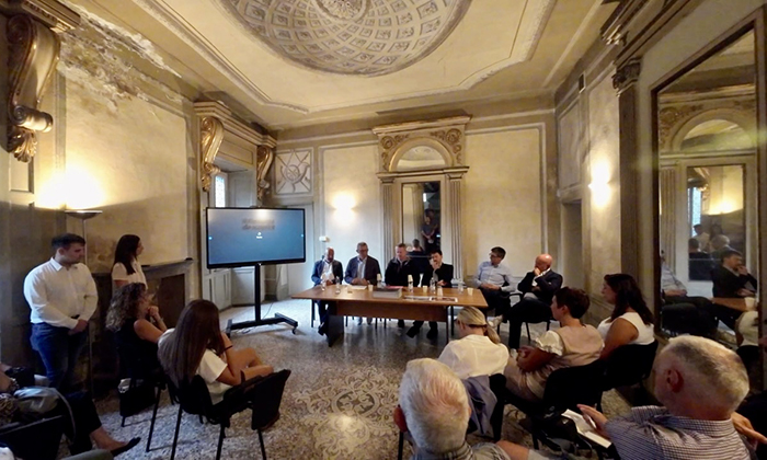  2662116995910807401 V2F 2025 08 30 12 23 22 440